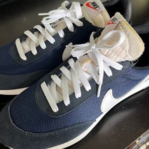 Nike waffle trainer midnight and white